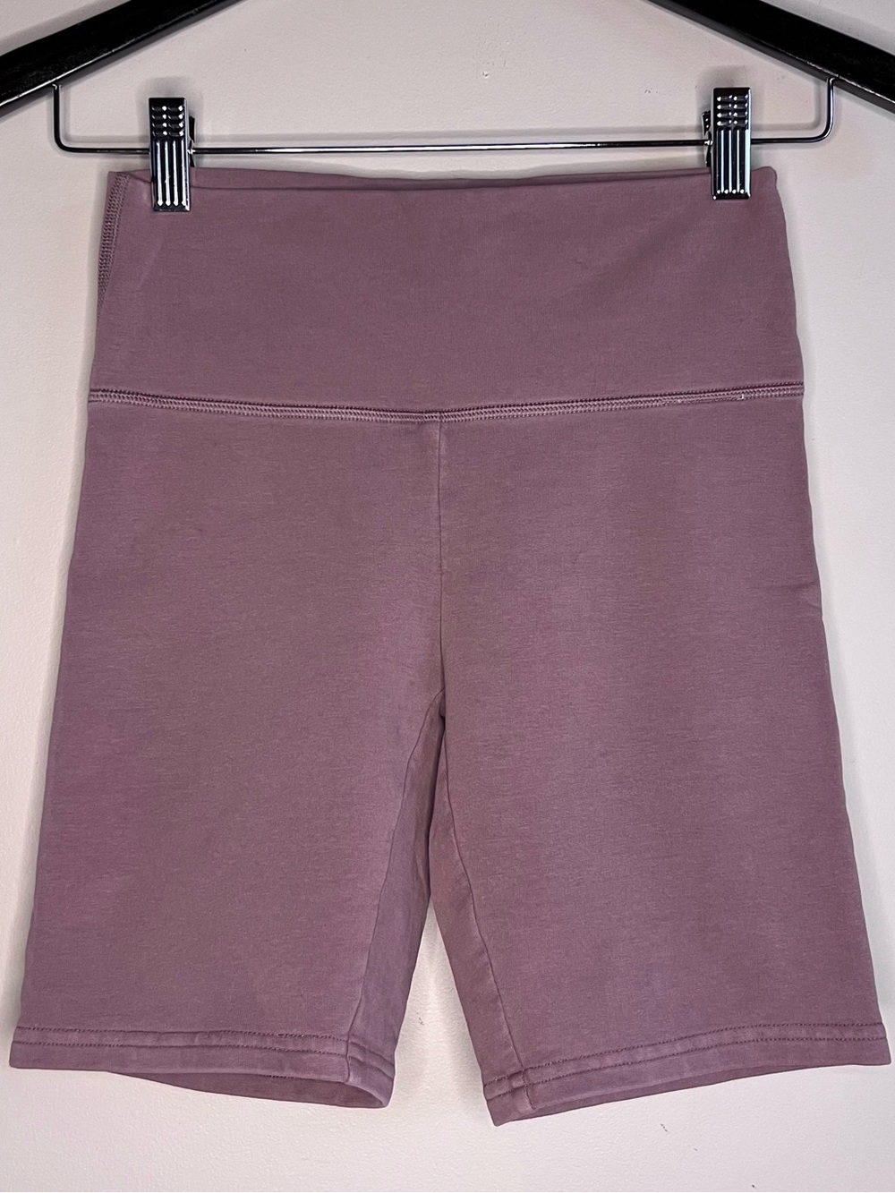 Aritzia Talula Mauve High Rise Bike Shorts Women’s Small Athleisure Yoga